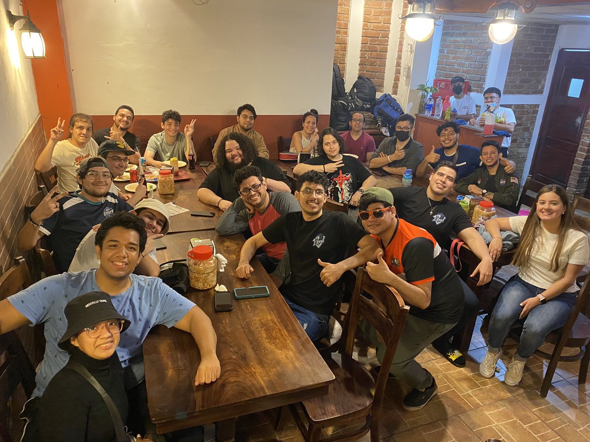 No es mucho pero es trabajo honesto. Increíble experiencia en Smash Legends 3. 

Conocer y jugar contra gente tan buena a nivel centro americano. Hermoso ver todo ese talento unido. 

Gracias <a href="/smashsv/">Smash SV🔜Legends 6</a> por un evento tan bueno y la oportunidad de narrar junto a <a href="/Nathan3K_/">Naeru</a> .