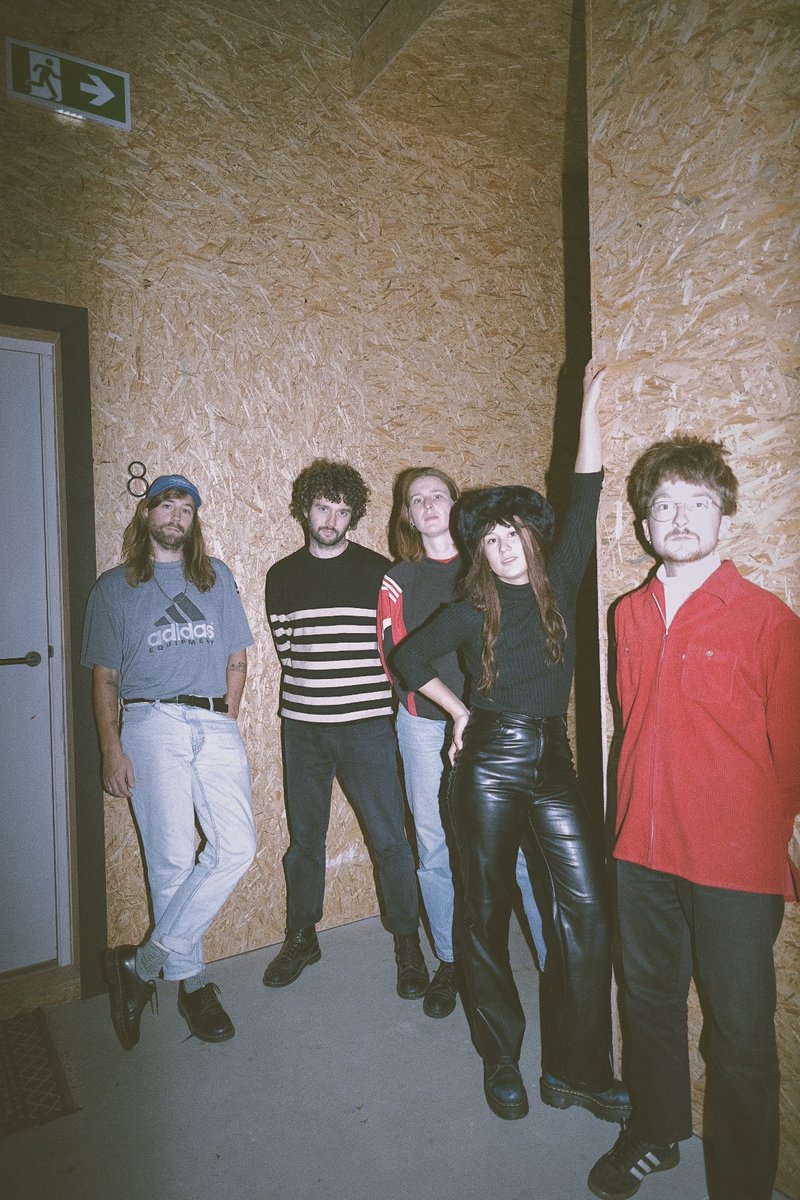 This Friday we’ll be doing a tiny set at Radio Veronica / Frank van der Lende. We’ll be playing our new single Step By Step, and more. And..we have another surprise for you! Don’t forget to tune in…  or you will miss out!