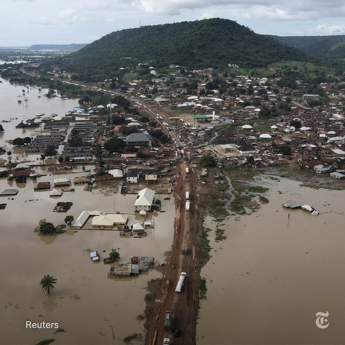 Vehicles are seen on a flooded road in Lokoja, Nigeria, on October 13, 2022. Many homes are filled up to the roof with water. Photo by Reuters.