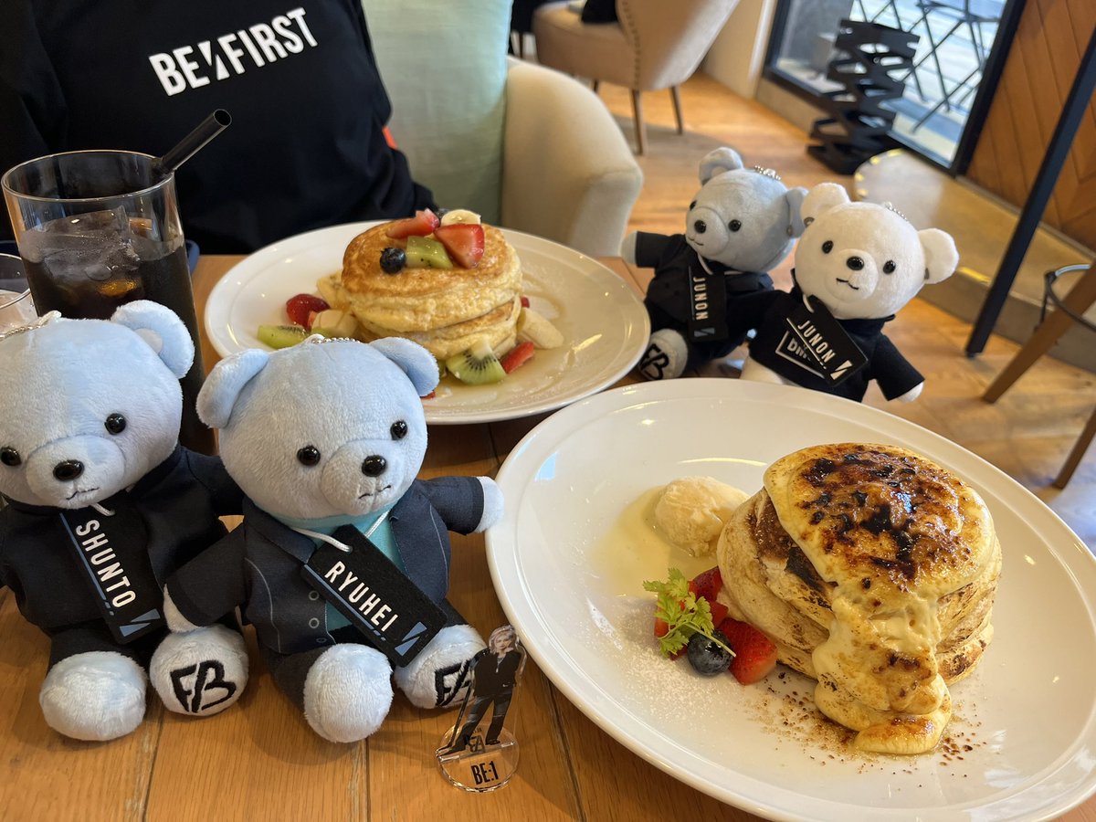 BESTY8023's tweet photo. ペンラも買えたし💦
あとは その時を、待つだけ😊
その前に パンケーキ🥞𓈒 𓂂𓏸☕️
#BEFIRST
#BE_1_Tour
#MARKSCAFE
#浜松 https://t.co/6EHMAtgxew