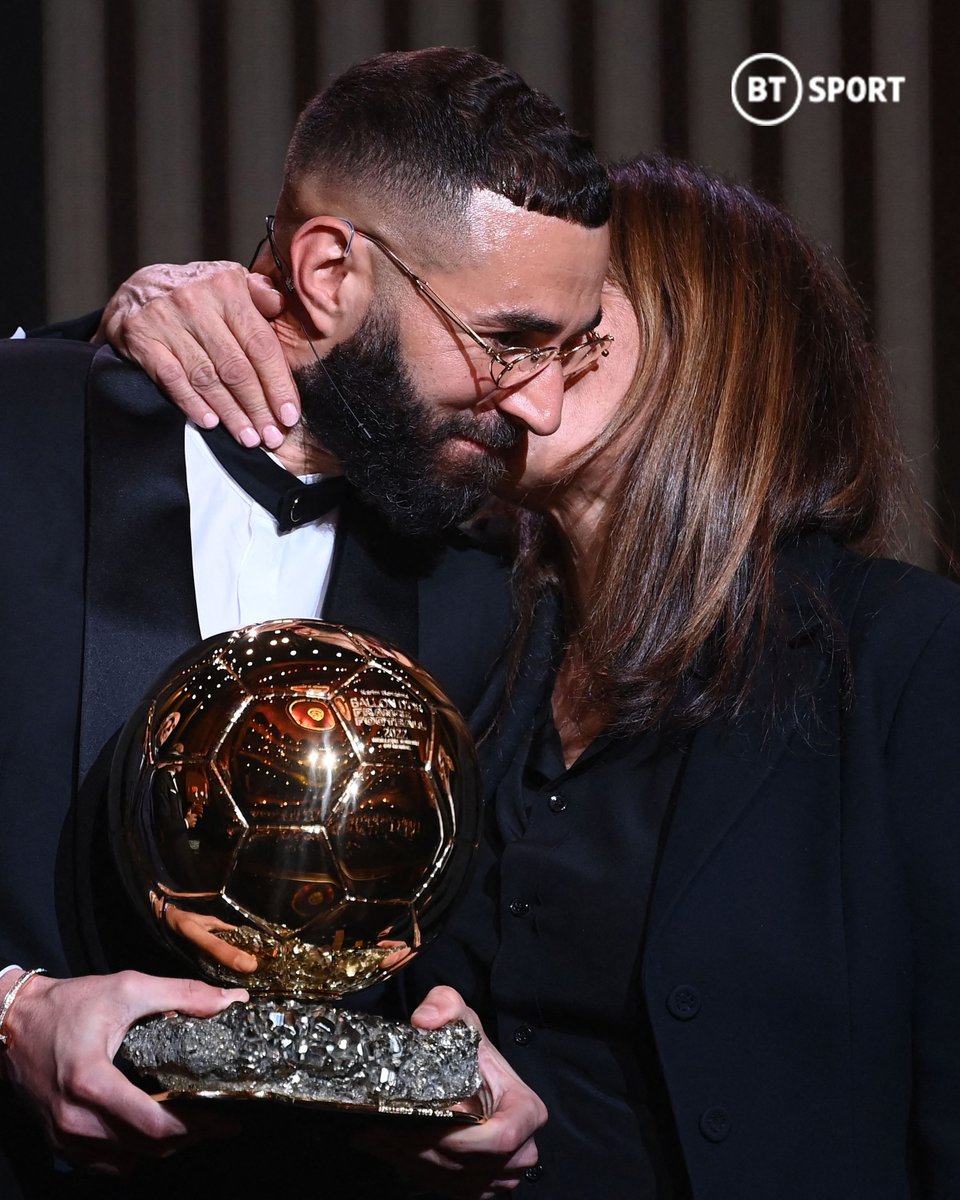 footballontnt's tweet image. The ultimate proud mother moment 🤗

#BallonDor