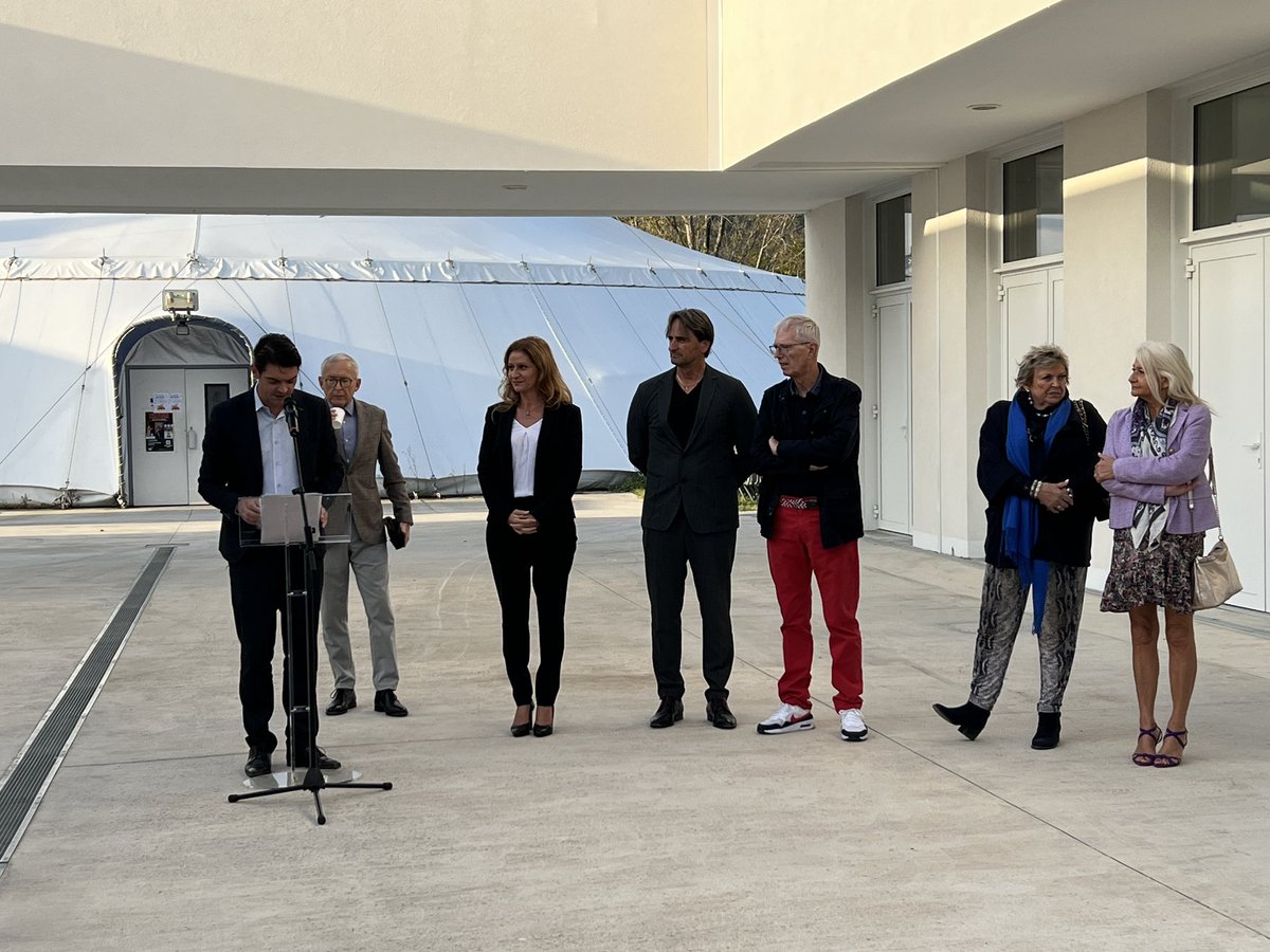 comagglo's tweet photo. [#Travaux] 
Réception des travaux #ESCVS 
@JeromeViaud Prsd de la@#CAPG aux côtés de #ChristianOrtega, Maire de la Roquette-sur-Siagne et de son Conseil Municipal, et en présence des services de la CAPG et des entreprises, des associations sportives et culturelles locales. https://t.co/WQ5GoFpPeP