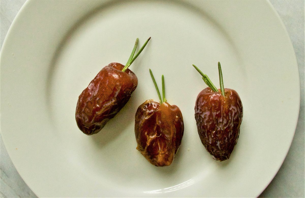 Make a Jack-O-Lantern Pita or Date Bugs for #Halloween

They are easy to prepare, and your kids can get involved, too. 

Get the recipes: 
sarahkoszyk.com/jack-o-lantern…

Happy Halloween!

#Halloweenrecipes #Halloweentreats #Festivehalloweenfood #Halloweenthemedmenu