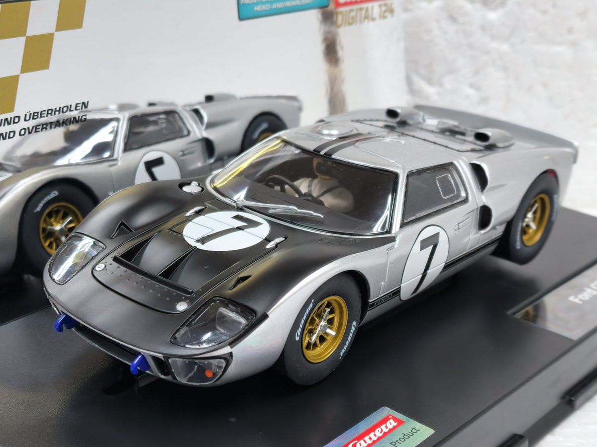 gtslotcars's tweet photo. Product Showcase: 23939 Carrera Digital 124 Ford GT 40 MKII, #7 1:24 Slot Car:
https://t.co/BpNzu1B5VE
#slotcars #slotcar #racing #carrera #ford #gt40 #GrahamHill #BrianMuir #AlanMannRacing #lemans #CircuitdelaSarthe https://t.co/vXDIDvNOIW