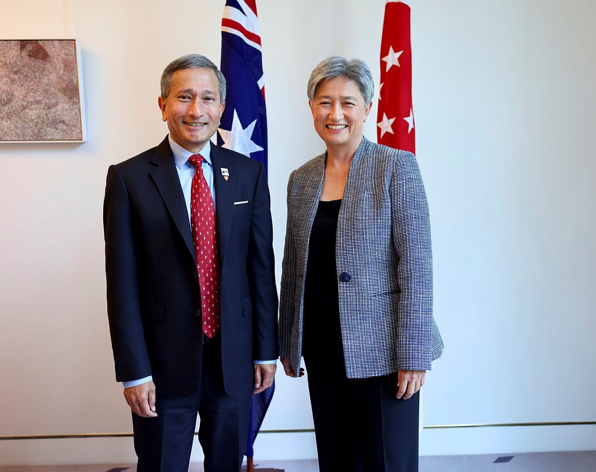 SenatorWong's tweet photo. Thanks to my Singaporean counterpart @VivianBala for a warm and constructive meeting.

Australia’s partnership with Singapore is one of our closest.

We look forward to deepening our cooperation on climate change, including through the Australia-Singapore Green Economy Agreement. https://t.co/7s1OGO6eka