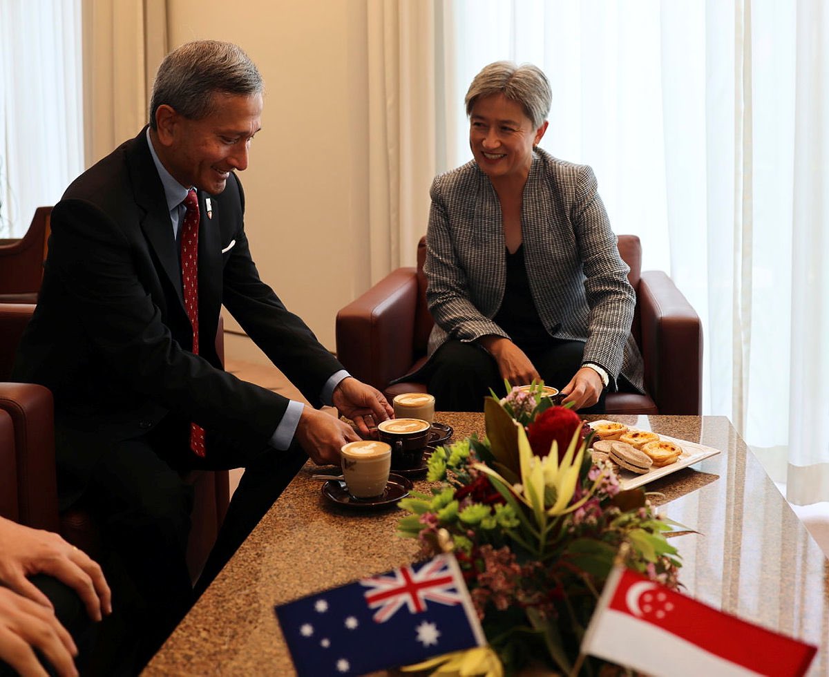 SenatorWong's tweet photo. Thanks to my Singaporean counterpart @VivianBala for a warm and constructive meeting.

Australia’s partnership with Singapore is one of our closest.

We look forward to deepening our cooperation on climate change, including through the Australia-Singapore Green Economy Agreement. https://t.co/7s1OGO6eka