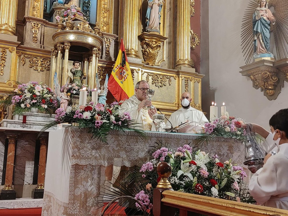 P_Valmojado's tweet photo. La comunidad parroquial de @P_Valmojado felicitamos a nuestro @Obispofcerro y encomendamos al Santísimo Cristo del Amparo y a la Virgen de la Misericordia su ministerio como Pastor de @architoledo . https://t.co/R5JE21fJKB