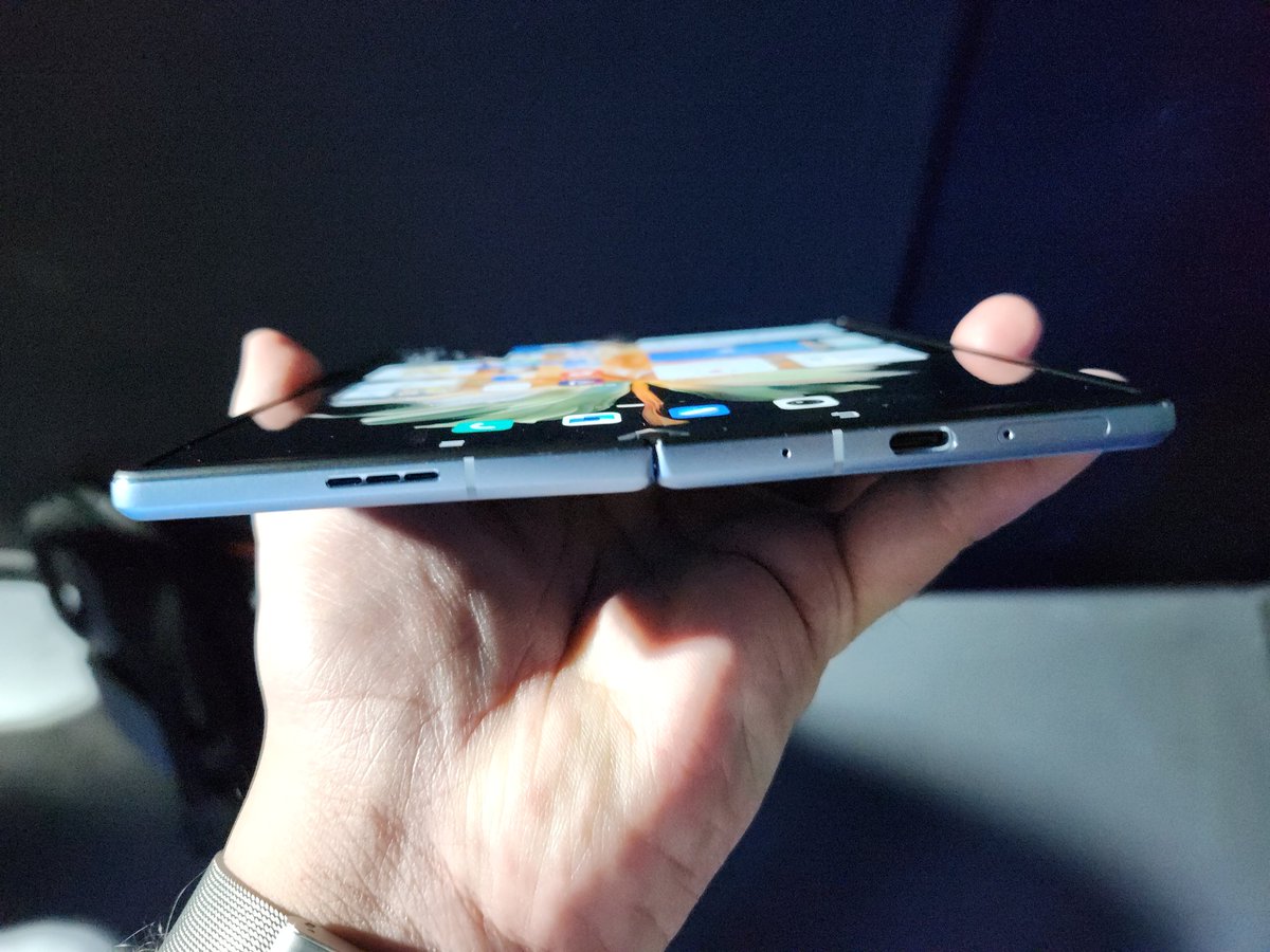 sulabhpuri's tweet photo. The new #Vivo folding smartphone. Likely to come to India. #vivoTechDay https://t.co/NgOuKklLAK