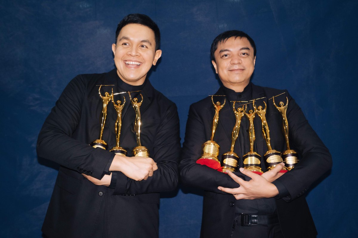 Peraih Tertinggi Anugerah Musik Indonesia, Tulus &amp; Ari Renaldi Terus Cemerlang Lewat Album “Manusia” muzikkita.com/peraih-terting…