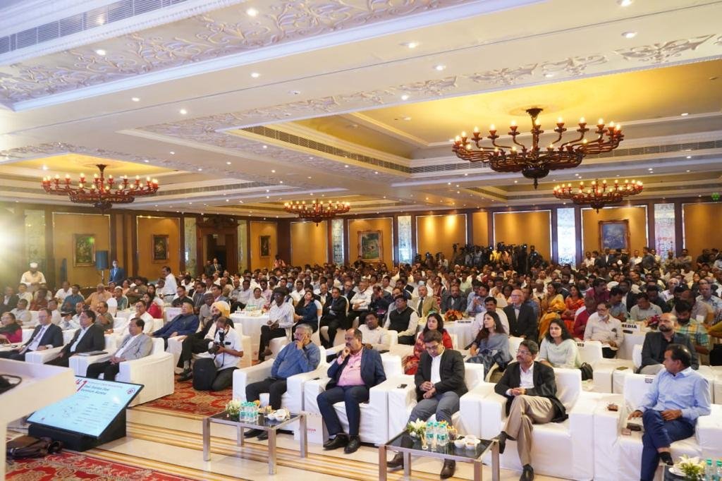 CMO_Odisha's tweet photo. Attending #OdishaInvestorsMeet in #Hyderabad, CM @Naveen_Odisha announced #MakeInOdishaConclave 2022 will be held in Bhubaneswar from Nov 30 to Dec 4. CM urged top industry leaders at the meet to participate in #MIO2022 &amp; be a partner in #Odisha's transformational journey. https://t.co/gAOZhjewdX