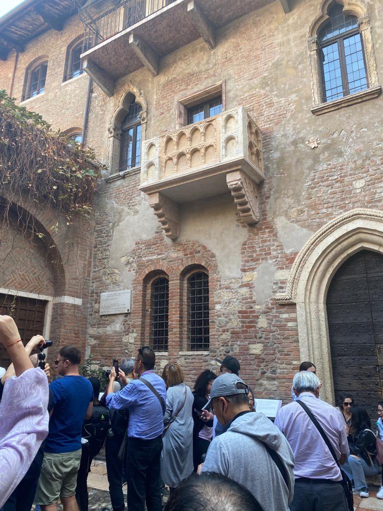 VHethrington's tweet photo. Beautiful Verona ❤️🇮🇹❤️🇮🇹 https://t.co/AkmcoQUMUi