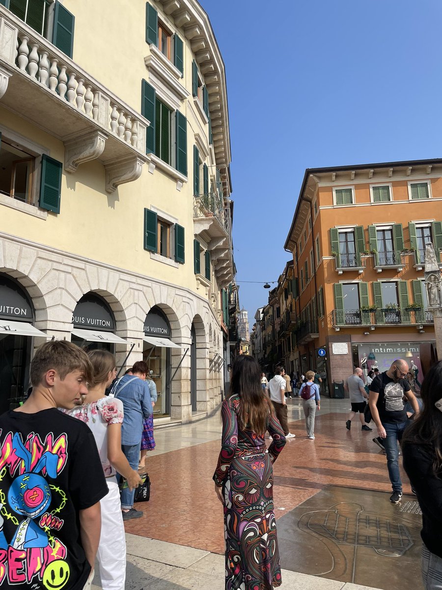 VHethrington's tweet photo. Beautiful Verona ❤️🇮🇹❤️🇮🇹 https://t.co/AkmcoQUMUi