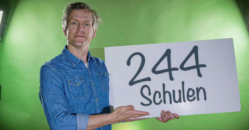 digitale_helden's tweet photo. 🎉 244 Schulen im #Mentorenprogramm – ein neuer Rekord! Wir freuen uns, dass wir Jahr für Jahr mehr Schüler*innen & Pädagog*innen erreichen und sie beim Umgang mit digitaler Kommunikation unterstützen können. Alle teilnehmenden Schulen findet ihr auf unserer #Heldenkarte! 👇