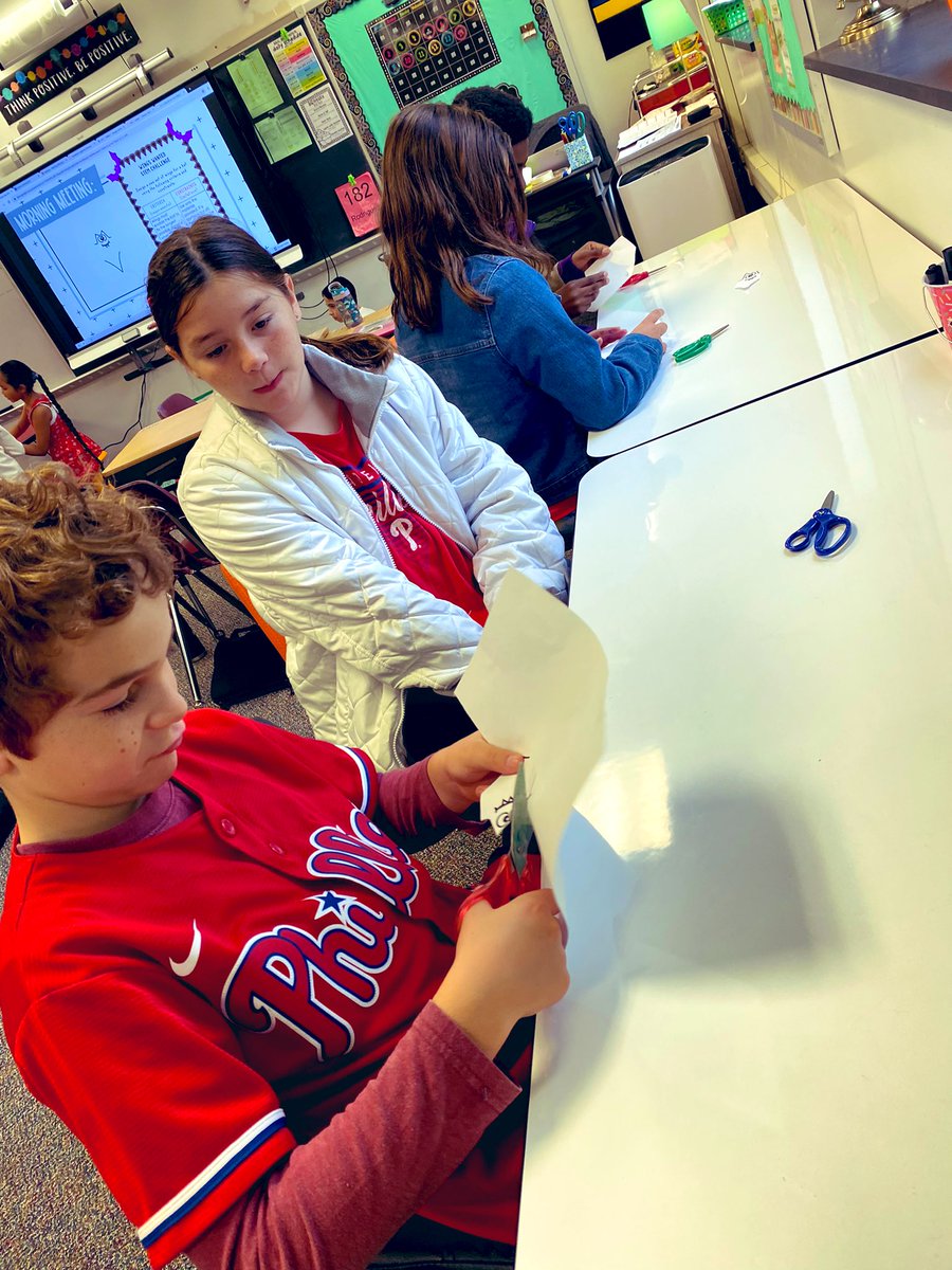 Fall themed #STEM for morning meeting! Can you create wings to help your bat fly the longest distance with only the materials provided? #problemsolvers #teamwork <a href="/ChaddsFordUCFSD/">Chadds Ford</a> @UCFSD 🍁🦇