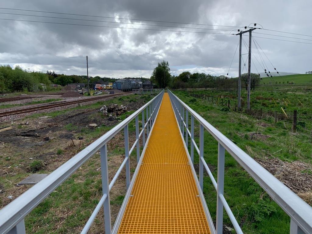 StepOnSafety's tweet photo. Our #TrackSafe Walkway Systems are designed to provide safe access for rail engineers, wherever they are needed. From a simple walkway on level hardstanding to a heavy duty raised version to navigate uneven sidings prone to flooding, TrackSafe is quick and easy to install. https://t.co/52DjMZwYpS
