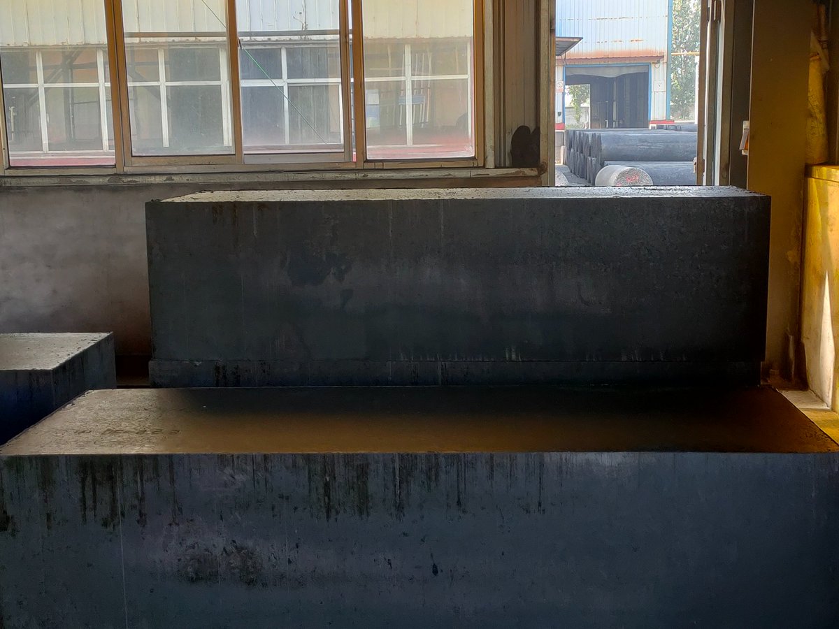 wenjiel60854689's tweet image. According to the size of the product, select particles of different size ranges. In principle, the larger the product size, the larger the selected particle size and the less powder.

#carbonmaterial #electricalconductivity #heattransferperformance #thermalshockresistance