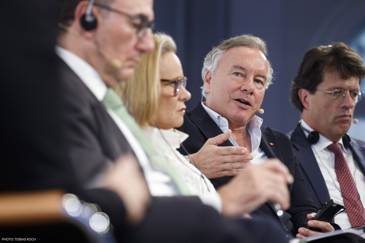 Nico Hofmann (CEO, UFA GmbH) zum Thema „Welche Rolle spielt der Film für die Akzeptanz von Diversität und Nachhaltigkeit?“ 
- „Der Wandel kommt von Innen“ 
#DSF2022 
📸 Photo: Tobias Koch