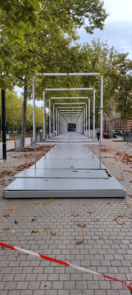 [J-2] LUMIÈRES SUR LE QUAI "Fiction ou réalité?"
Il se prépare quelque chose sur les allées on dirait...🤔

📅20 octobre-6novembre
ℹ️lumieressurlequai.fr

#LSQ22 #lumieressurlequai22 #lumieressurlequai #Toulouse