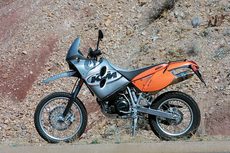 EndurocuCom's tweet photo. KTM 640 LC4 Adventure R #ktm #ktmmotorcycles #ktmmotorcycleclub #ktmoffroad #ktmturkiye #ktmmotorturkiye #ktmclub #adventuremotorcycle #adventures #dualsport #dualsportadv #motorcycletouring #mototouring #mototravel #adventurebikes #motorcycletravel #offroad #advriders #enduro https://t.co/bvnMJfvGYl