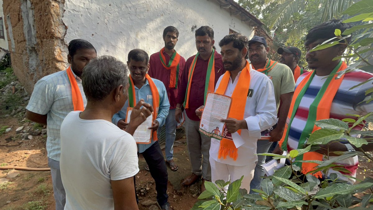 BaddamPrem's tweet photo. #ByElection2022 #munugodu #campaning #bjp4telangana https://t.co/ZzLdgWJmJO