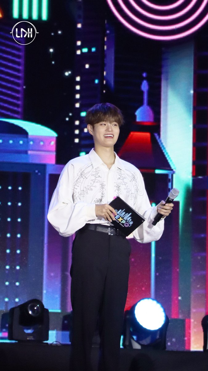 sol_vietnam's tweet photo. [221016]  K-EXPO CONCERT 
MC Hwi daebak <3 
#AB6IX #에이비식스 #이대휘  #대휘 #Vietnam #Sol_Project https://t.co/XYoEAKD7bW