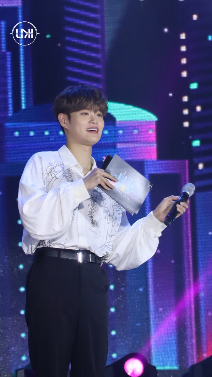 sol_vietnam's tweet photo. [221016]  K-EXPO CONCERT 
MC Hwi daebak <3 
#AB6IX #에이비식스 #이대휘  #대휘 #Vietnam #Sol_Project https://t.co/XYoEAKD7bW