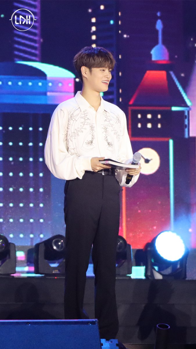 sol_vietnam's tweet photo. [221016]  K-EXPO CONCERT 
MC Hwi daebak <3 
#AB6IX #에이비식스 #이대휘  #대휘 #Vietnam #Sol_Project https://t.co/XYoEAKD7bW