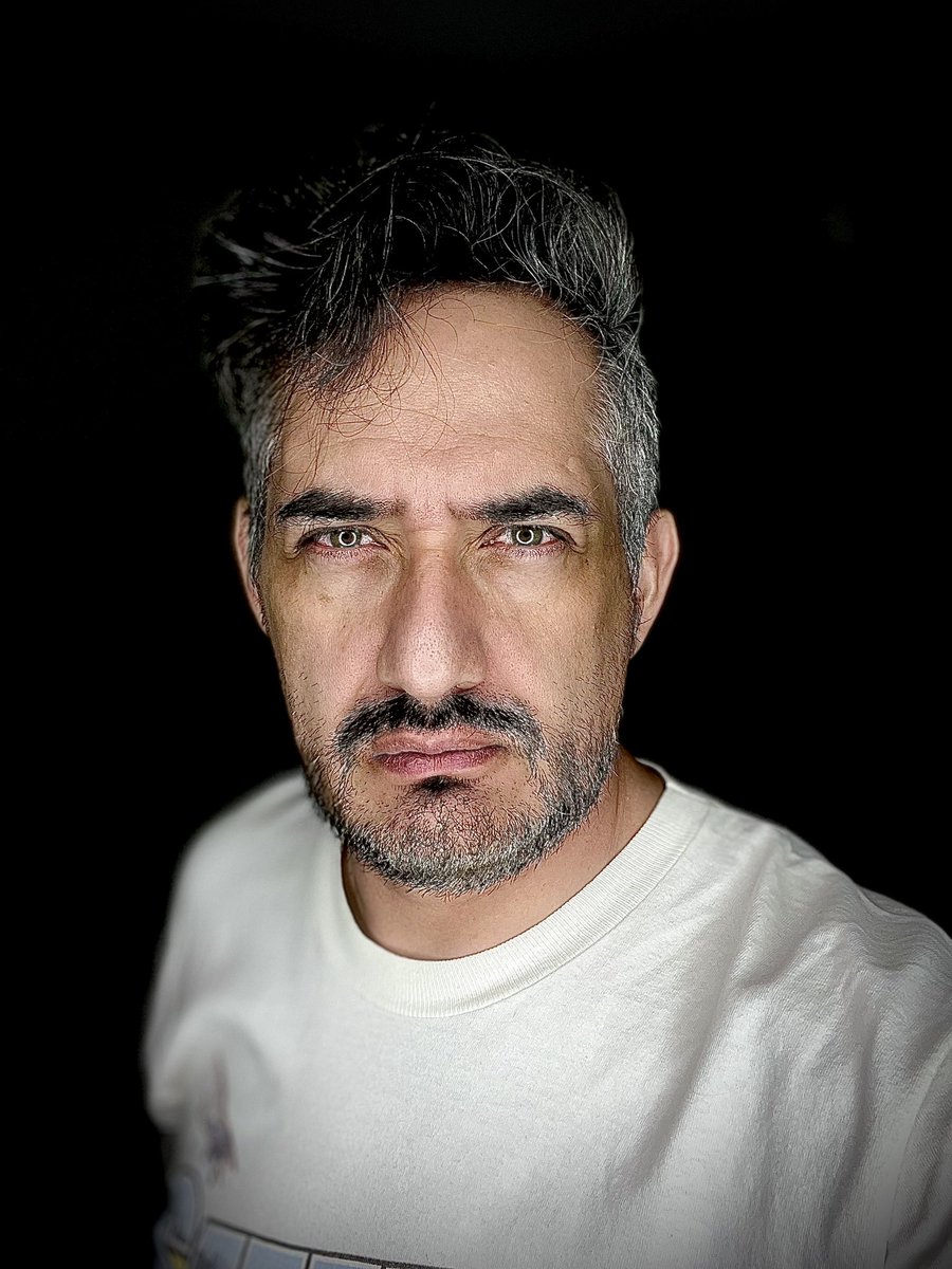 carlospulido_mx's tweet photo. Octubre 17, 2022.#yo #me #selfie #greeneyes #48yo #grayhair #anxiety #depression #beard #MentalHealthMatters https://t.co/sfOkLDx9UG