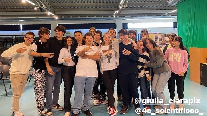 GiuliaCiarapix's tweet photo. Brevissimo riassunto degli ultimi 15 giorni: #LuceTour tra Milano, Vergiate, San Severino, Penna San Giovanni.
Il primo appuntamento della rassegna Trasform-Azioni con Giorgia Soleri.
La giornata #ProGrammatica di ieri al Liceo Da Vinci per parlare di lingua italiana e giovani. https://t.co/0OaUgMzgjr