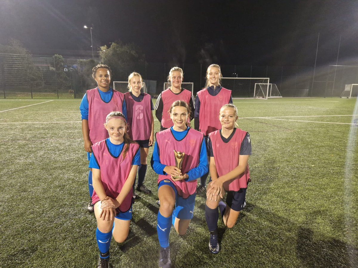 OUFCGirlsRTC's tweet photo. The U16 2nd years came out winners last night in the inaugural 1st Vs 2nd years competition ๐ ๐
#OUWFC #OUWFCRTC #OUFC https://t.co/r2Me5jJ6pw