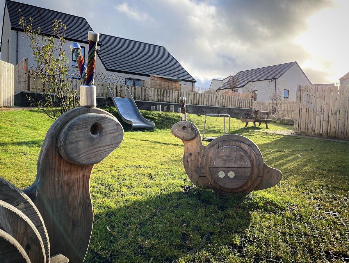 Timberplay_Mark's tweet photo. Great to see the first two (of ten!) play spaces at #dunbeg 
We’ve helped @GillespiesNews @HighlandHousing and Macleod Construction bring the Play to this 300 unit affordable housing scheme. 
Nothing fancy, just high play value and natural connections 🐌
@TimberplayLtd https://t.co/hECzcK8wQl