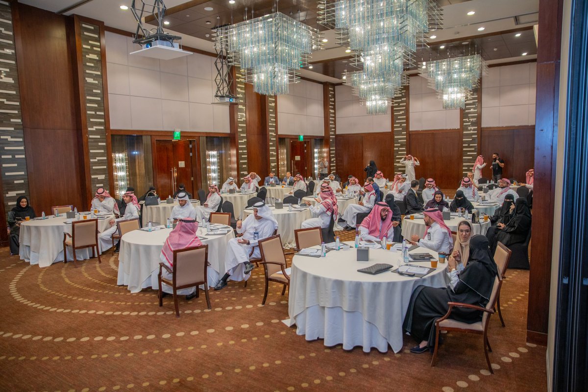 Adaa_Health's tweet photo. بحضور سعادة مساعد وزير الصحة الدكتور محمد العبدالعالي وعدد من قادة النظام الصحي وقادة المبادرة في المملكة، أقيم اليوم حفل تدشين مبادرة "الاختيار بحكمة" بالشراكة بين #أداء_الصحة والمركز السعودي لسلامة المرضى، حيث تهدف المبادرة إلى تحسين التواصل بين المرضى ومقدمي الرعاية الصحية. https://t.co/JPkIaFKmKI