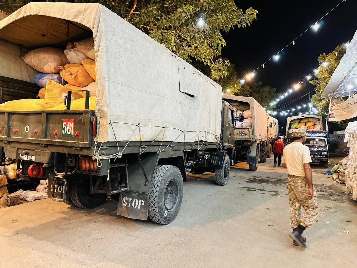 jdcfoundationpk's tweet photo. متاثرین سیلاب کے لئیے JDC نے مزید 43,000 مچھر دانیاں پاکستان آرمی کو فراہم کردیں جو کے انشاء اللہ پاک آرمی بہت جلد احسن طریقے سے متاثرین سیلاب تک پہنچا دے گی
.
.
#jdc #jdcfoundation #pakarmy #bahriatown #jdcrationdrive #rationdrive #floodinpakistan #sindh #punjab #balouchistan https://t.co/aEurnHT9sd