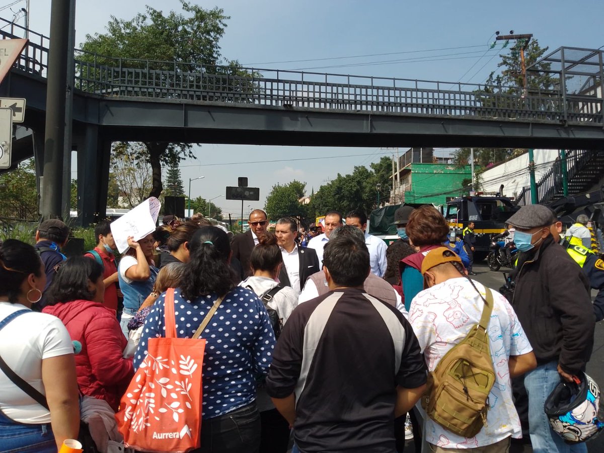 Oiga <a href="/GLord_Tyranus/">Gustavo Galaviz</a> donde andaba usted cuando lo padres de familia de una escuela cerraron las avenidas  observatorio y parque Lira ,  no es usted el subdirector de esa zona ? Ah, ya se como no era Polanco a <a href="/mauriciotabe/">Mauricio Tabe Echartea</a>  le vale madres pobre <a href="/AlcaldiaMHmx/">Alcaldía Miguel Hidalgo</a>