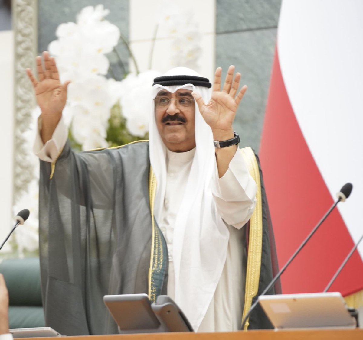 Deaflawkw's tweet photo. ربنا لا تزغ قلوبنا بعد أن هديتنا"

بكاء وتأثر سمو نائب الأمير الشيخ #مشعل_الأحمد

دموعك يا طويل العمر  غالية علينا

#مجلس_الأمة  #جلسة_الافتتاح https://t.co/g7Z9hlgB15