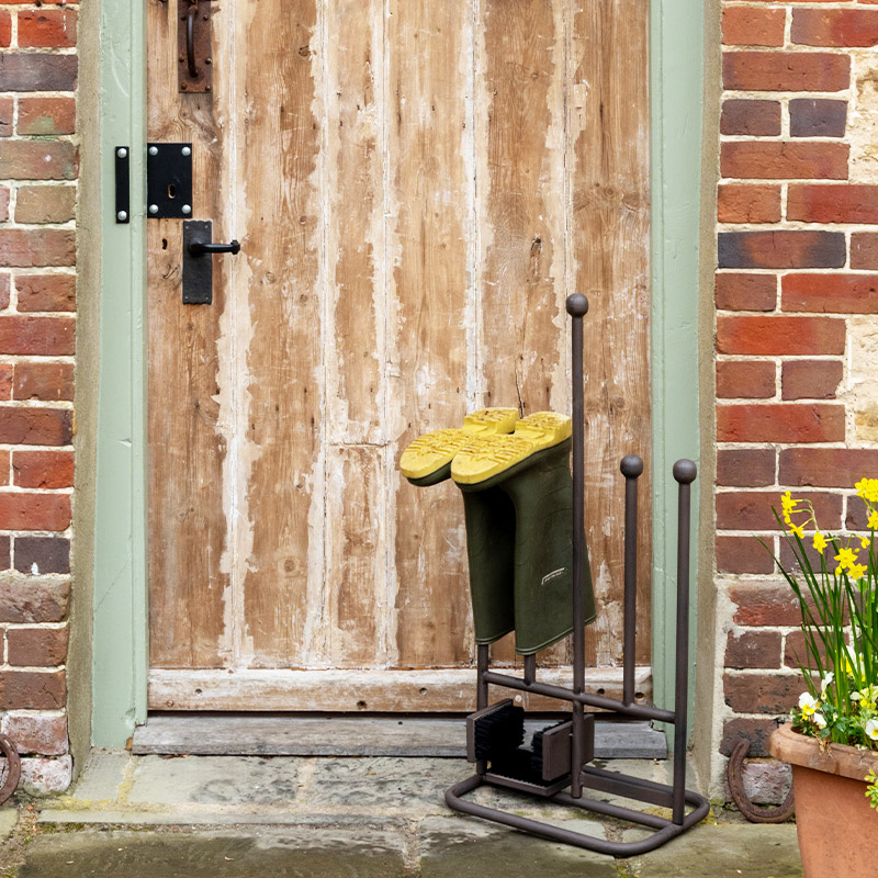 ForgeFoundryLtd's tweet image. Autumn has most definitely arrived! Make sure boots &amp;amp; wellies stay super-clean with our boot scraper &amp;amp; brush.🍂🍂🍂🍂🌧🥾 
forge-foundry.com/product/welly-…
#wellies #boots #bootbrush #bootscraper #mud #clean #wellyboots #walkingboots #autumn #walking  #muddy #homewares #lifestyle