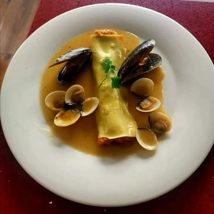 cafe_tandem's tweet photo. Caneló de llamàntol amb salsa marinera! Un plat que et sorprendrà!

#tandemgirona #gironafoodies #canelodellamàntol #menjarbé #salsamarinera #cuinatradicional #cuinamediterrania #llamantol #canelondebogavante #girona https://t.co/wzSAPmwrV0