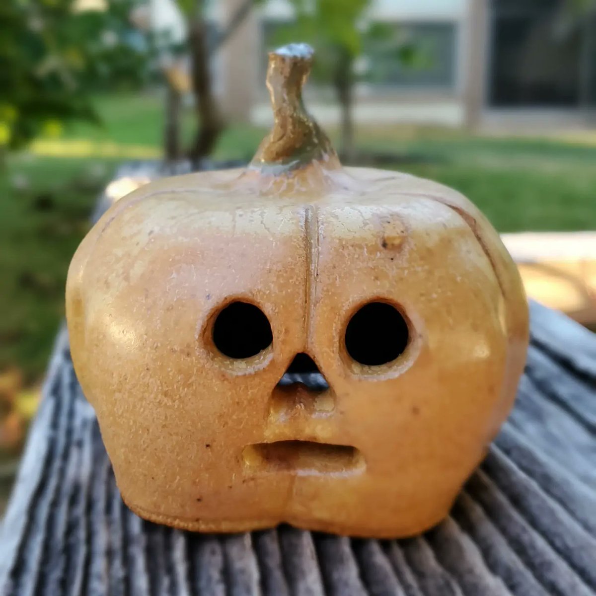 heykatrinajoy's tweet photo. I have oneeee more jack-o'-lantern left to glaze this year 🎃 https://t.co/dyRJivDHqw