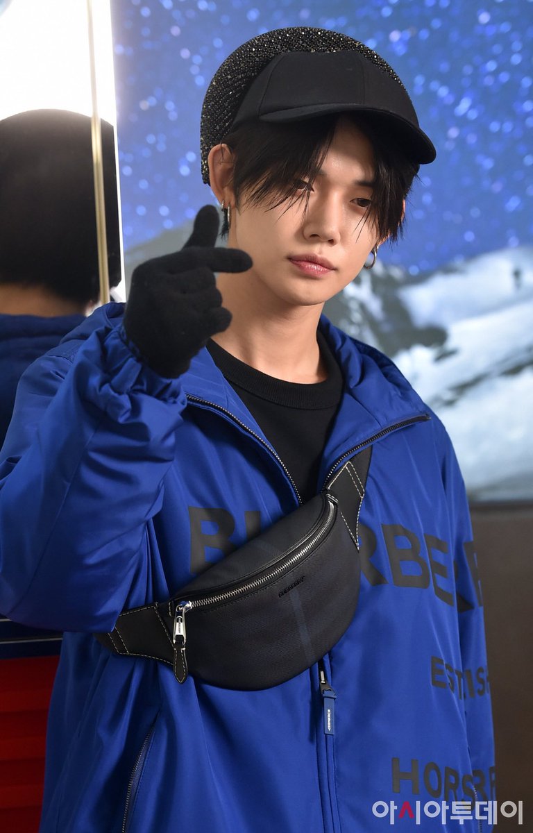 txt_sarangdan2's tweet image. 221018 버버리 오픈행사 #투모로우바이투게더 #연준 기사 사진 모음