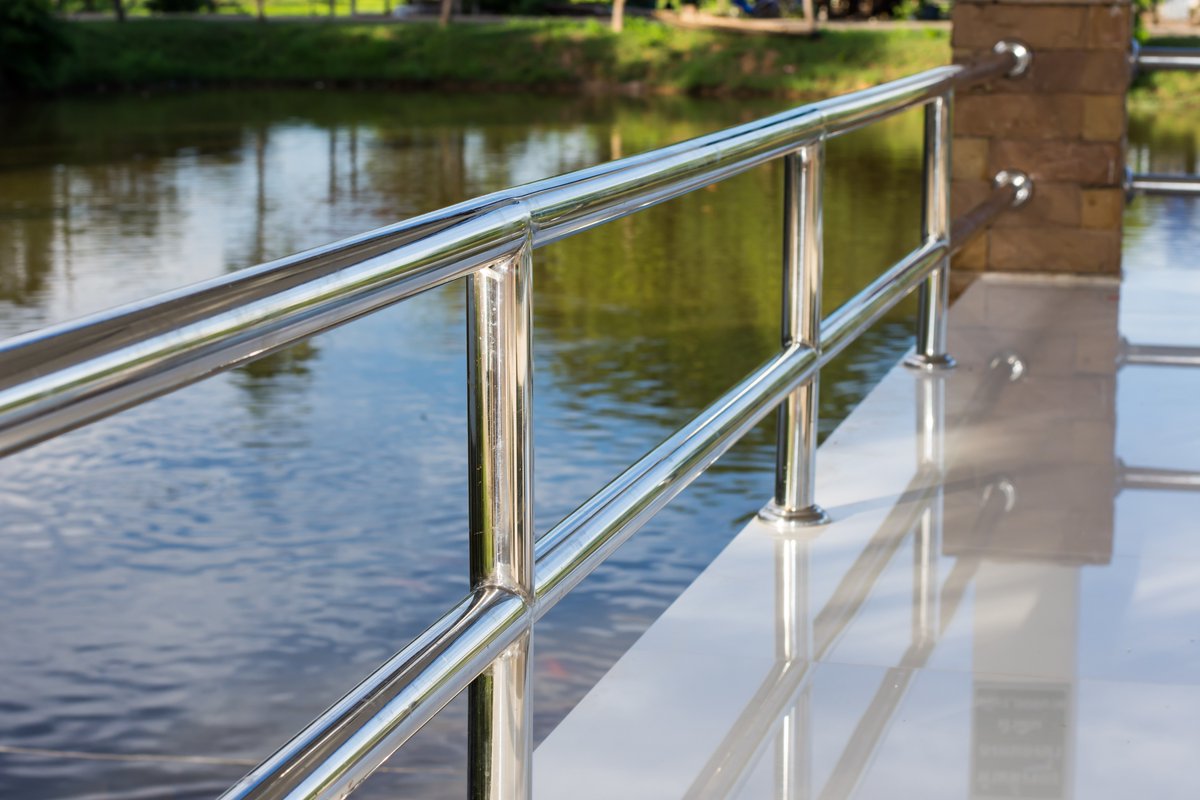sassda_sa's tweet photo. #Stainlesssteel is protected against staining and corrosion by a very thin oxide layer on its surface that is passive enough to resist chemical reactions with potentially corrosive agents #superiorlifespan #minimalmaintenance https://t.co/lXcbGe2Ov2