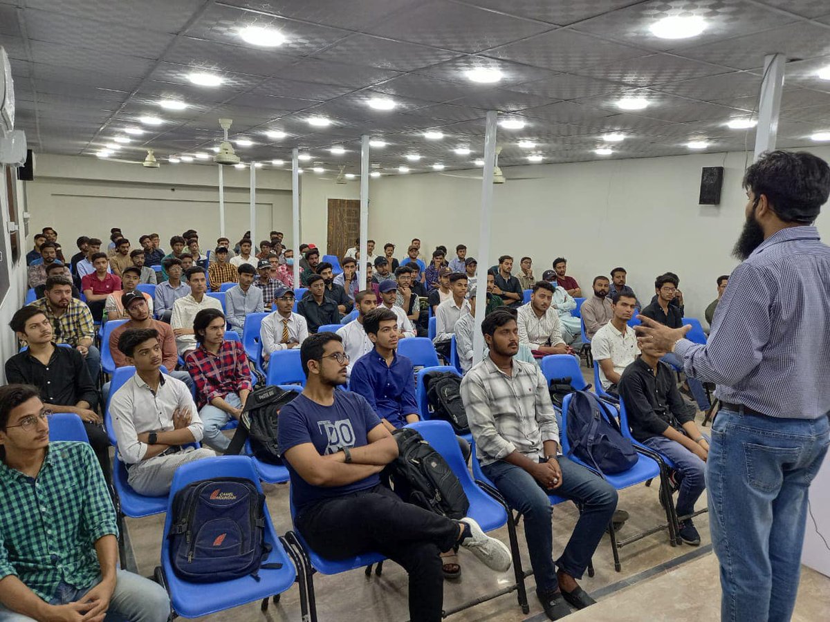 jdcfoundationpk's tweet photo. First Class of Amazon Batch-01 at JDC FREE IT CITY!
.
.
.
#jdc #jdcfoundation #jdcfreeitcity #itcenter #freecourses #amazon #amazoncourse https://t.co/9cbQ3R14fT