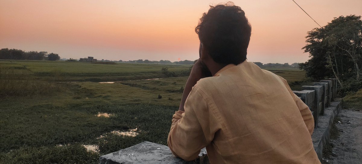 اپنی قسمت کو اللّٰہ پر چھوڑ دیجیے، اس لیے نہیں کیوں کہ اللّٰہ بہتر کرے گا، بلکہ اس لیے کیوں کہ اللّٰہ سے بہتر کوئی کر ہی نہیں سکتا ۔

#سنہرے_نقوش