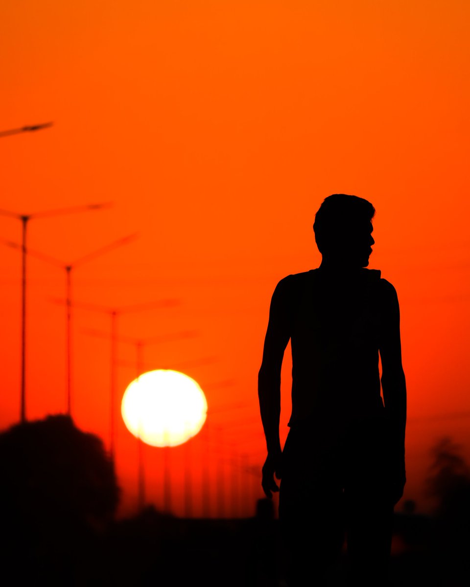 fotuwalababa's tweet photo. Watch Sunset more than Netflix ❤️
.
.
.
Shot on @Canon_India 
.
.
.
#fotuwalababa #streetphotography #Sundowns #sunset #canonphotography https://t.co/oqT0CfgUm7