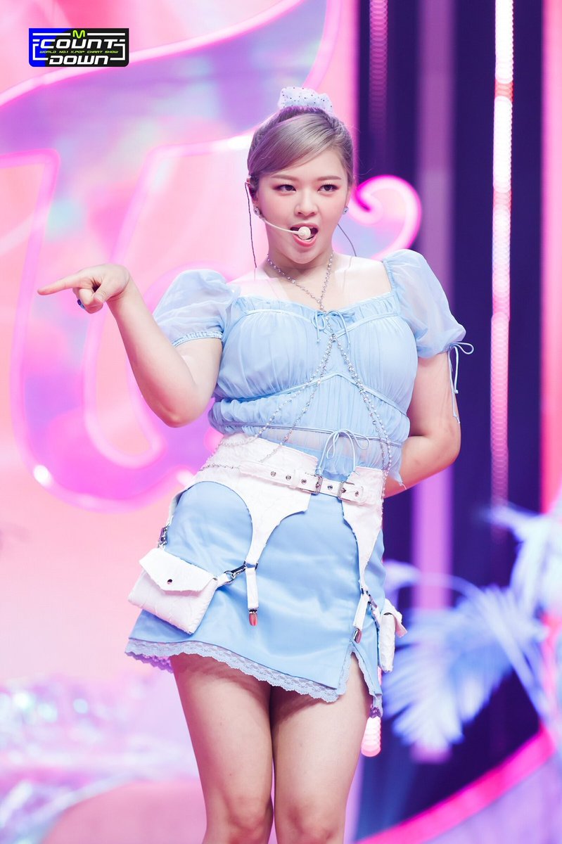 pnkyeon's tweet photo. — Jeongyeon Talk That Talk fancams
A small thread 💕🐶 ; https://t.co/UnH9zy8eMT