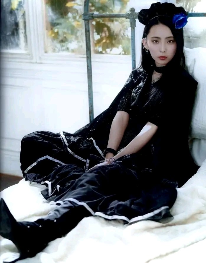 Jbezos2's tweet photo. Band-maid Saiki makes me so hard, pumping my rock hard morning wood to her 🥵 make me cum for her https://t.co/lvoHI7oDaw