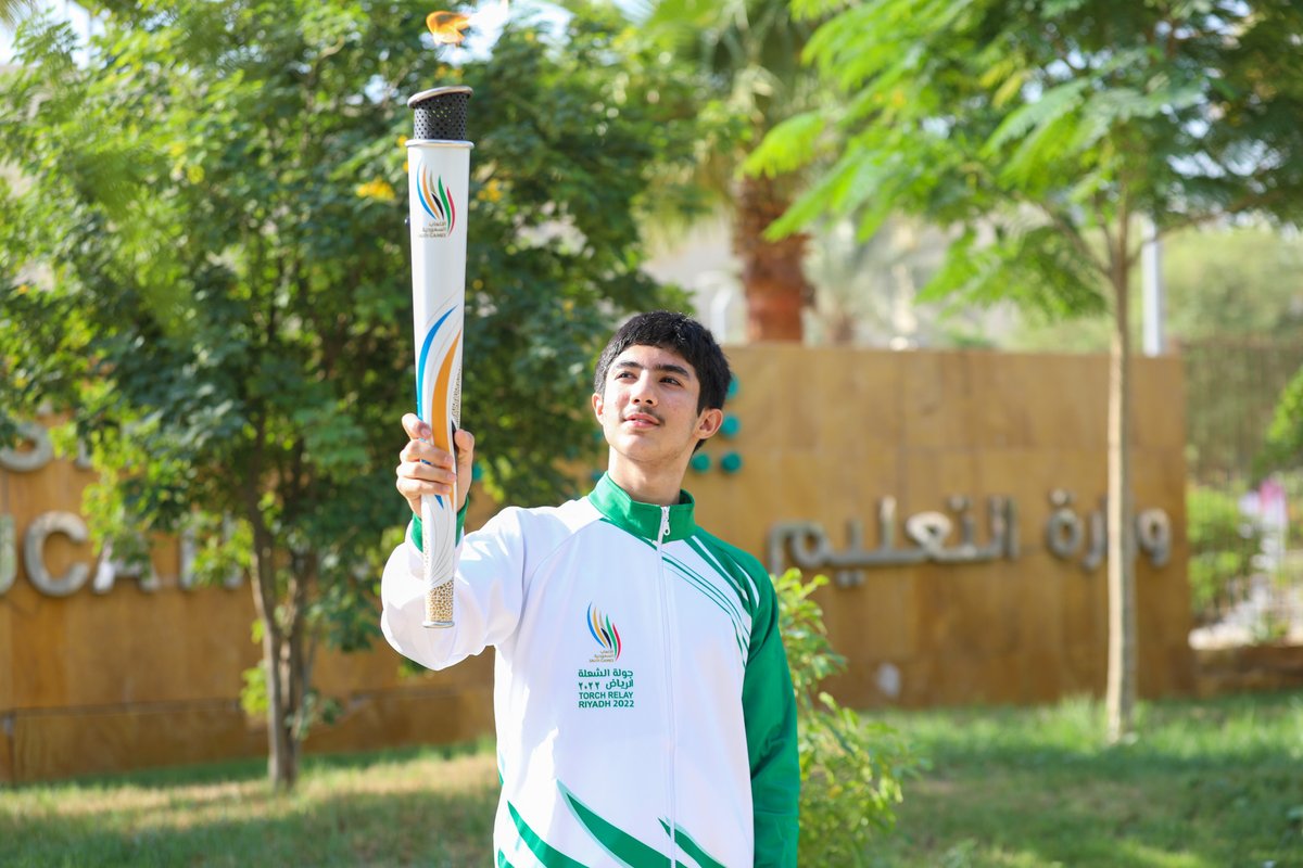 ميدالية ذهبية في بطولة المملكة 🥇

البطل عبدالعزيز الفرائضي لاعب المنتخب السعودي للناشئين للتايكوندو ينضم إلينا اليوم في زيارة خاصة لشعلة #دورة_الألعاب_السعودية في وزارة التعليم 🥋

#بيننا_أبطال
