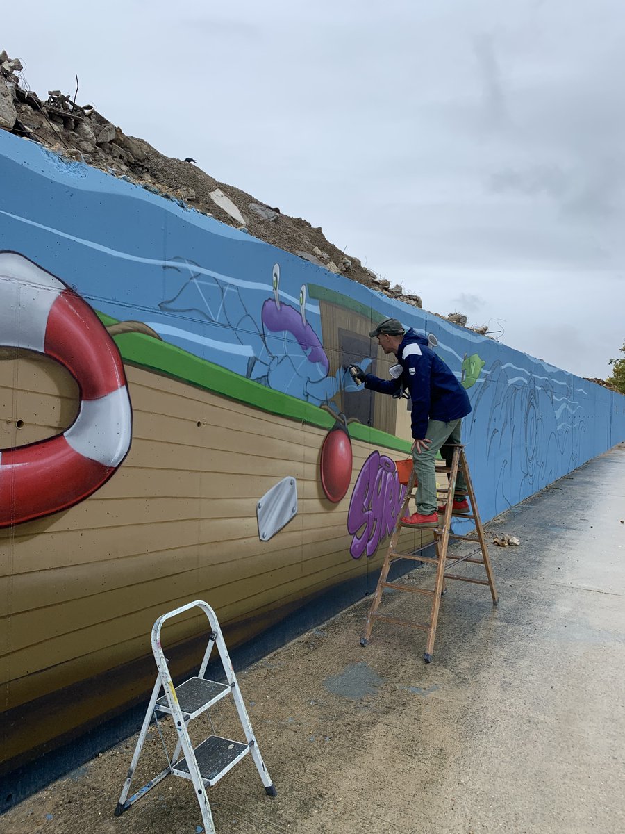 haropaport's tweet photo. Petit aperçu de la fresque réalisée par l'artiste et grapheur #Syrk sur le #portdeBonneuil🐟😻 https://t.co/VtGoOp80c6