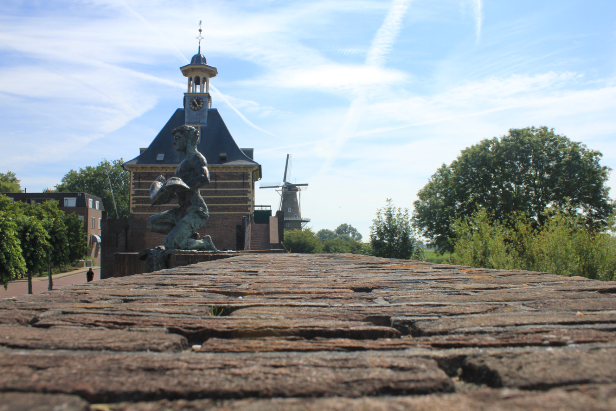 𝐖𝐞 𝐬𝐥𝐮𝐢𝐭𝐞𝐧 𝐝𝐞 𝐥𝐢𝐧𝐢𝐞𝐬💧

Aankomende zaterdag, 22 oktober, slaan de Hollandse Waterlinies en waterschappen hun handen ineen om de unieke verhalen van de waterwerken, forten en landschappen te vertellen tijdens 'We Sluiten de Linies'. ⚔️