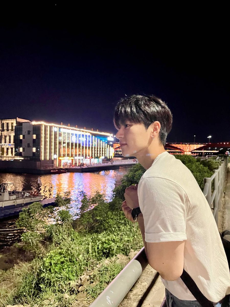 FCLIVE_official's tweet photo. #WeNU PREMIUM LIVE in OSAKA

［📸］
メンバーをご紹介🙌🏻🌈
2人目は #SUNGHWAN さん😍

🔸10/19(水)-17:00 START🔸
明日から3日間は無料です🙆‍♀️🎉✨
📍FCLIVE OSAKA

🎫🔗 https://t.co/KhAaEnXkg3
たくさん来てください❤️
#위앤유 https://t.co/RngnP3IwpQ