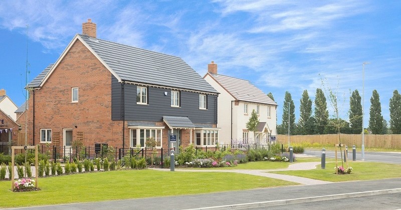 MulberryHomesUK's tweet photo. Our development of 2, 3, 4 & 5 bedroom homes #Clifton Gardens is Now Over 75% Sold! 🏡
Surrounded by the #Bedfordshire #countryside this stunning collection of classic homes offers stylish, modern, #countryliving in a scenic setting.
#newhomes #classichomes #modernliving https://t.co/5p2otmMwkx